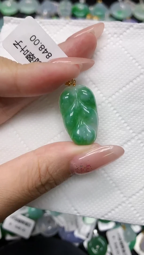 颈饰18K金镶嵌翡翠1111111111