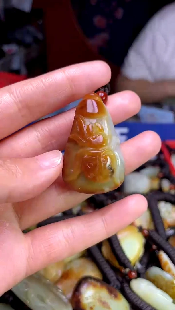 和田玉未镶嵌颈饰1