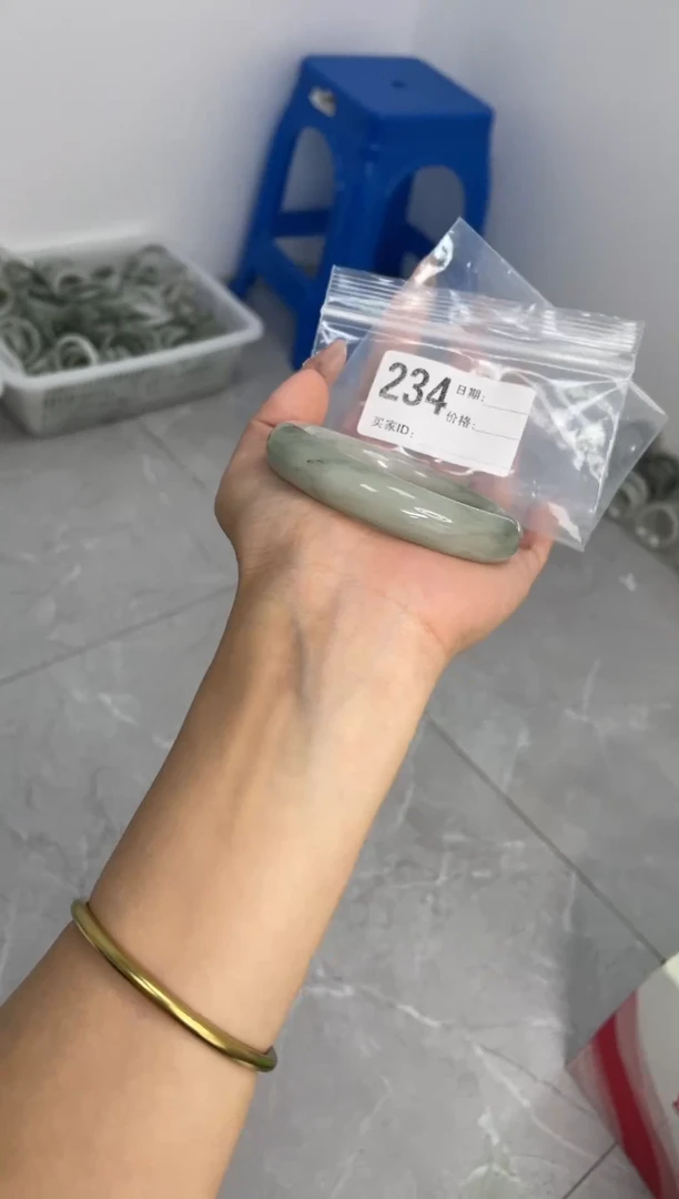 未镶嵌手镯石英质玉（天山翠）234