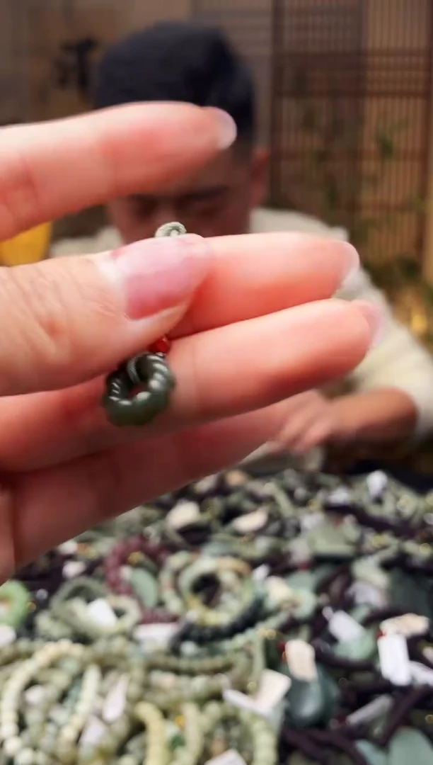 颈饰未镶嵌和田玉多样性发货，拍一发一