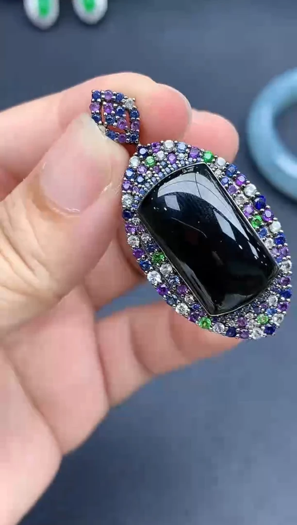 颈饰18K金镶嵌翡翠711-春日珠宝