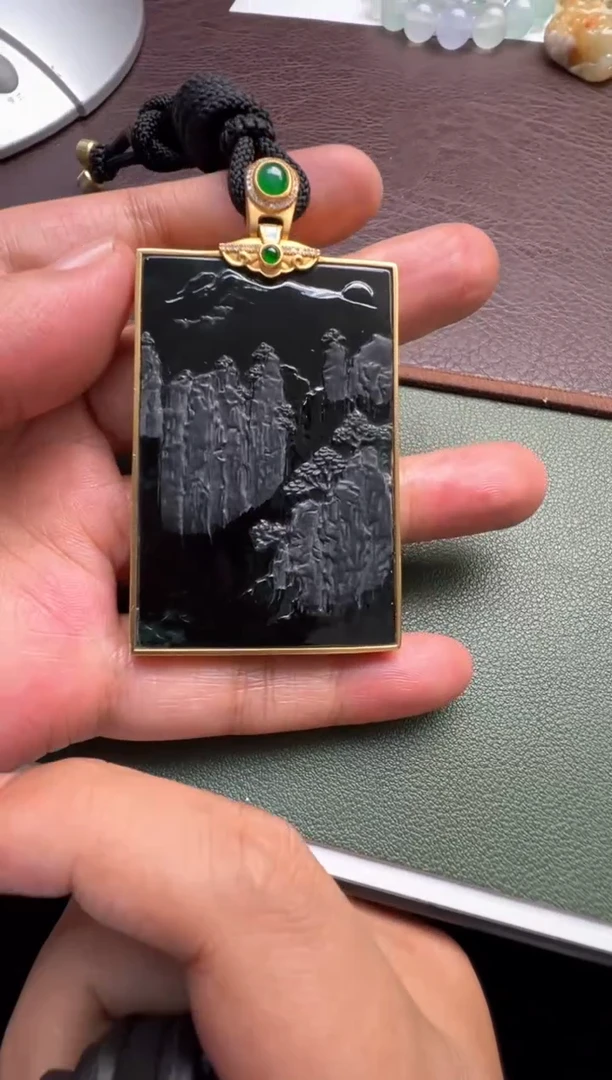 颈饰18K金镶嵌翡翠翡翠颈饰