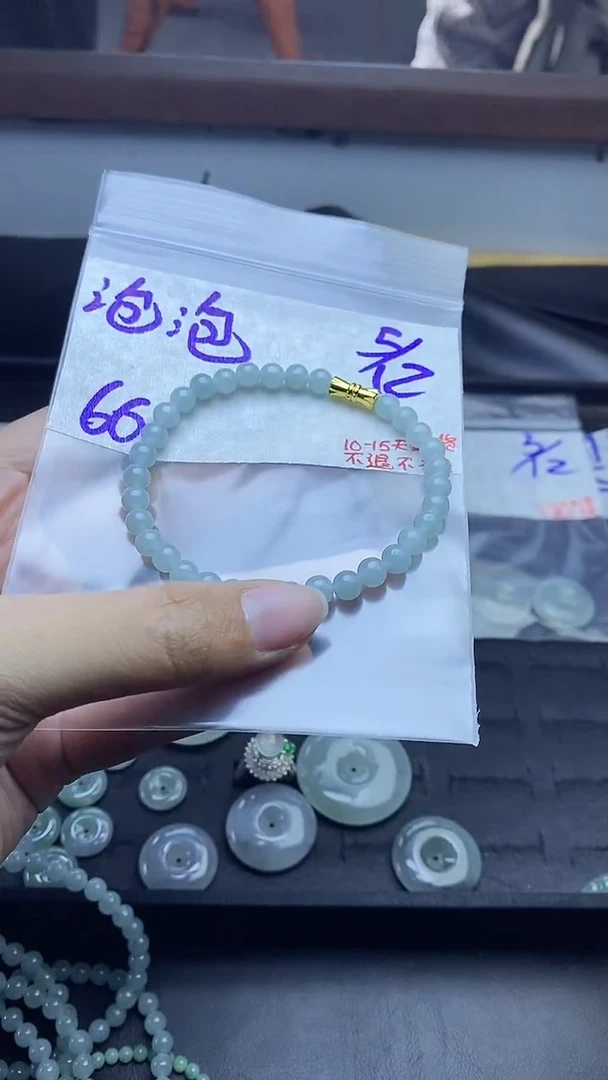 未镶嵌定制翡翠泡*牛拍一发一