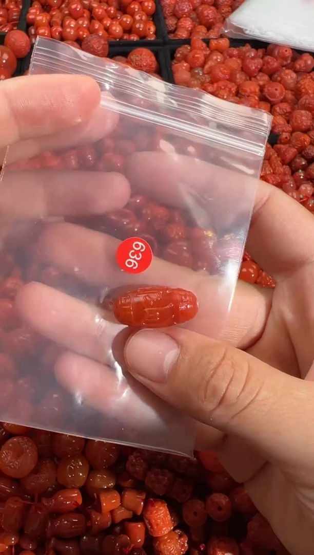 南红玛瑙未镶嵌颈饰1