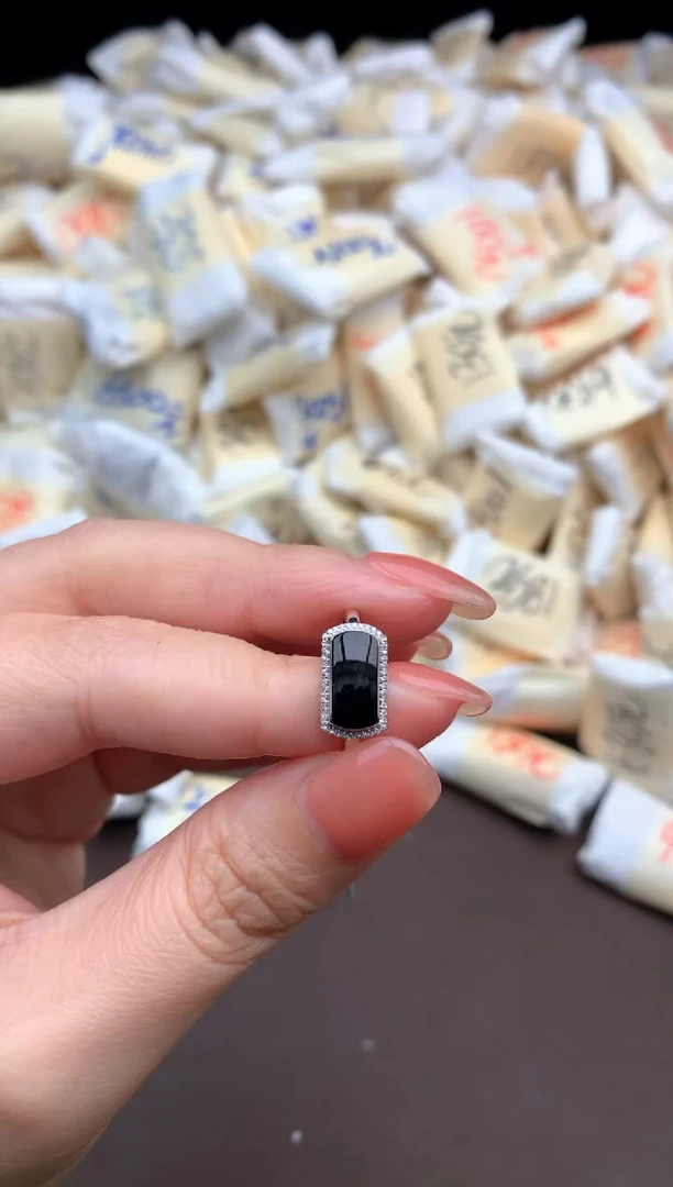 【闪购商品】翡翠挂件18K金镶嵌一