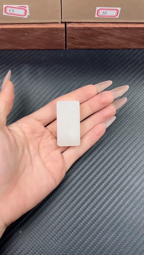 吊坠(赠链)未镶嵌和田玉黑山微色差吊坠