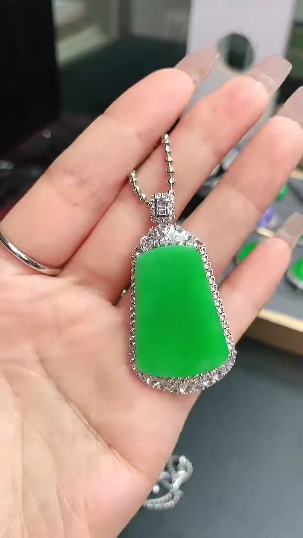 翡翠18K金镶嵌吊坠(赠链)天然翡翠A货挂件