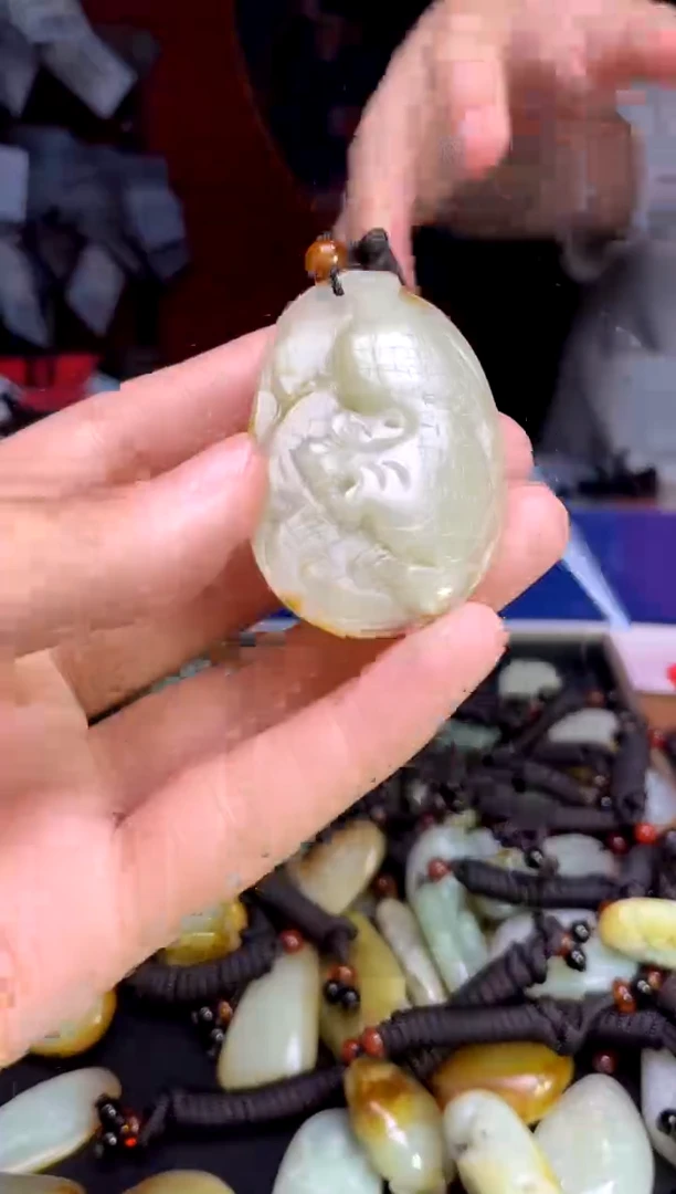 和田玉未镶嵌颈饰1