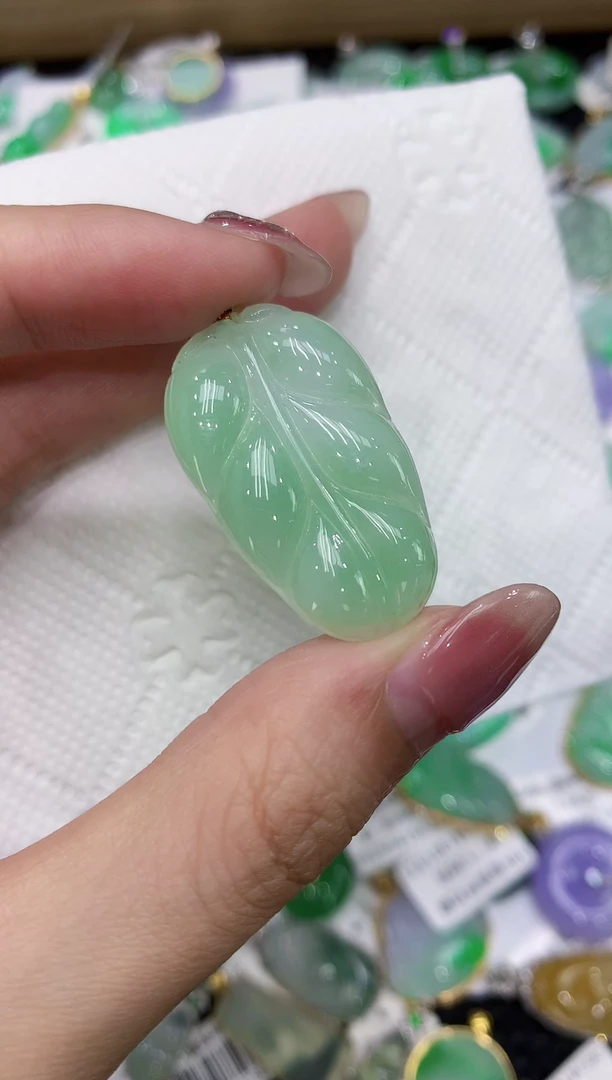 翡翠18K金镶嵌颈饰111111111111