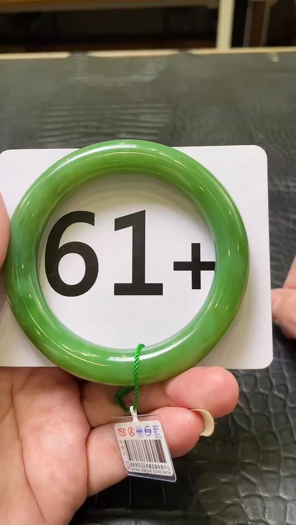 和田玉（碧玉）手镯未镶嵌一个