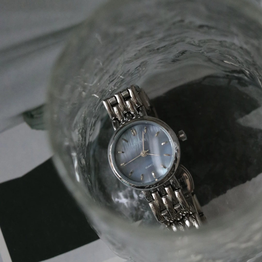 鹿娜Rune小众贝母蓝高级感钢带时尚防水轻奢女士石英精致手表腕表