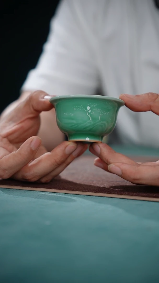 32-2山水压手杯（连福 梅子青）