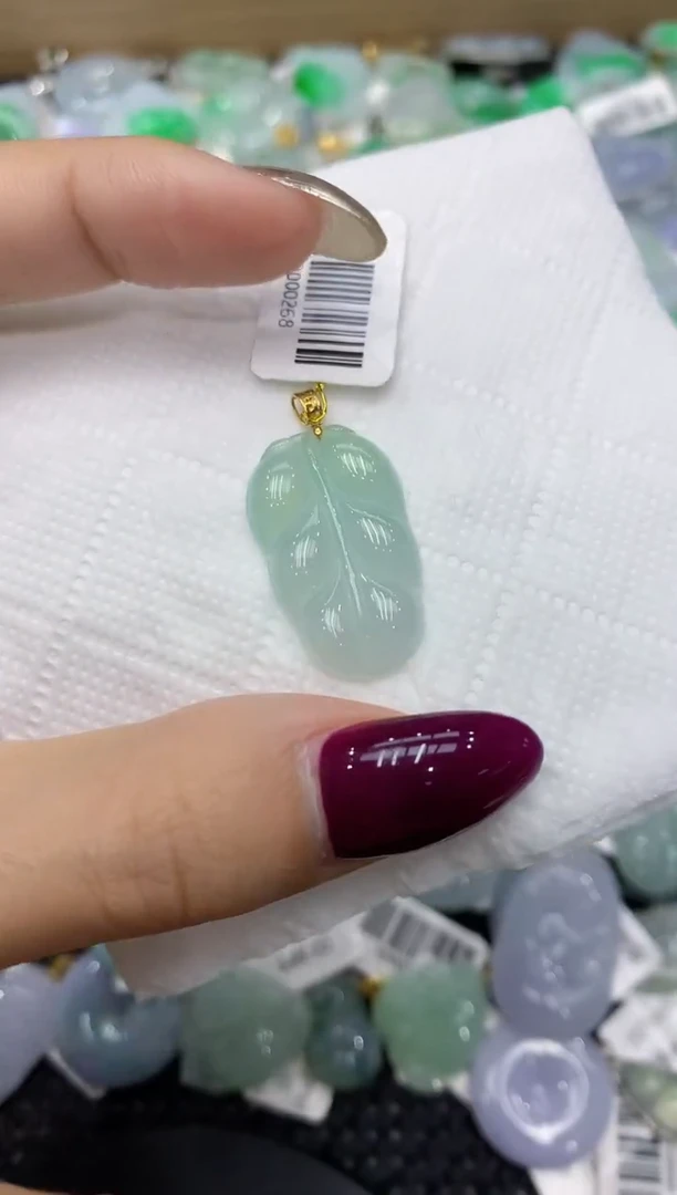 翡翠18K金镶嵌颈饰111111111111