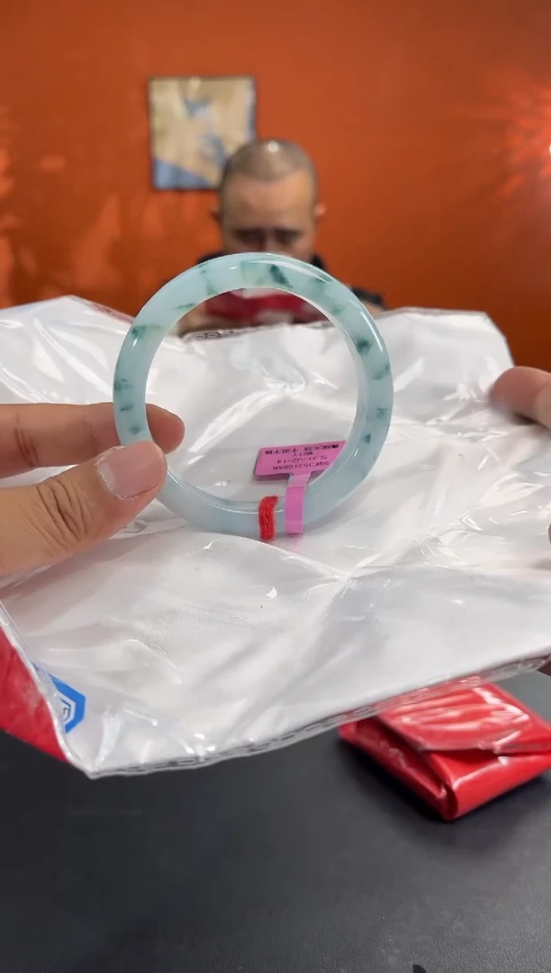 未镶嵌手镯翡翠4        圈口60