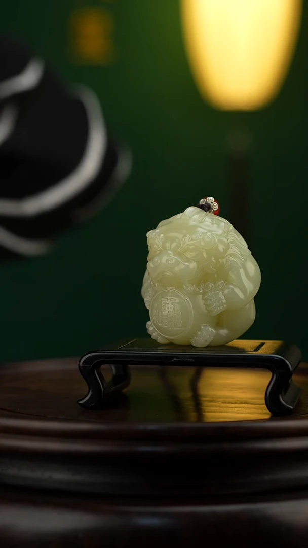 玉【貔貅抱球】天然玉石手把件