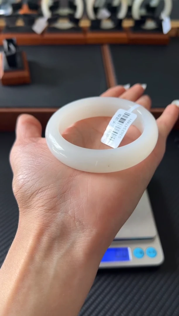 未镶嵌手镯和田玉黑山微色差52m