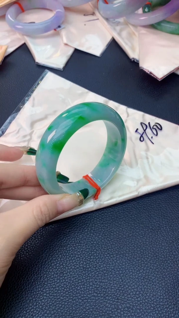 翡翠手镯未镶嵌0231662884