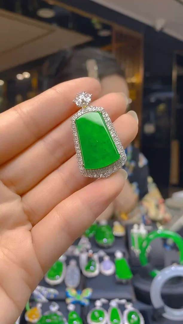 吊坠(赠链)未镶嵌翡翠015(多样性发货发其一)