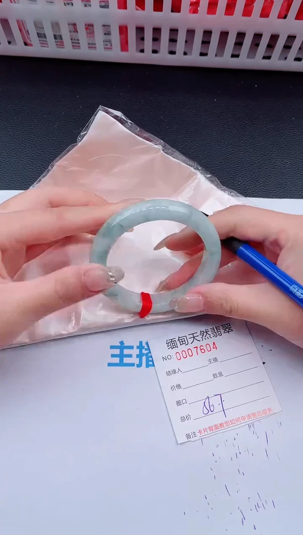 未镶嵌手镯翡翠天然翡翠手镯