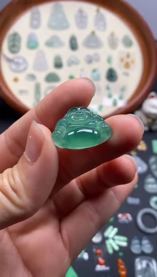 翡翠未镶嵌颈饰冰緑佛公/芬