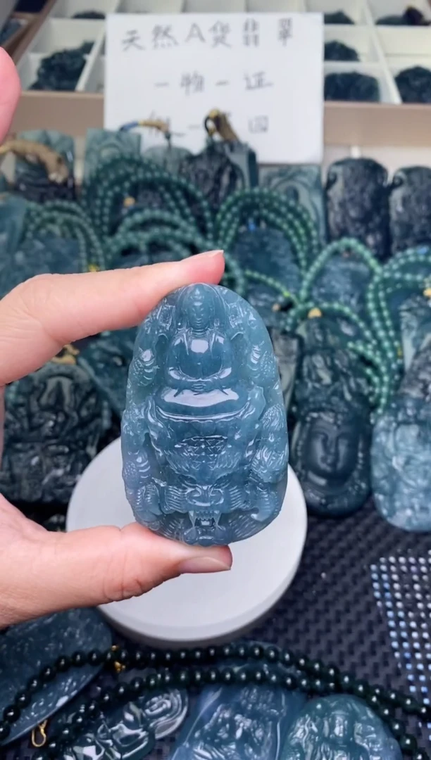 翡翠未镶嵌颈饰