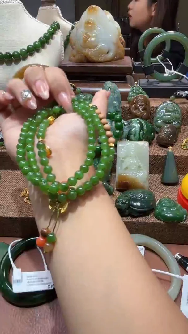 颈饰未镶嵌和田玉（碧玉）1