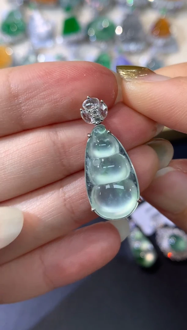 吊坠(不含链)18K金镶嵌翡翠W87|13800