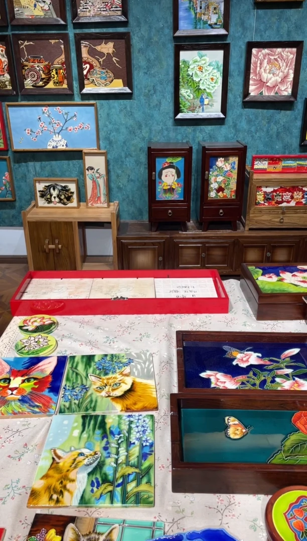 陶瓷f****g三联红框猫咪