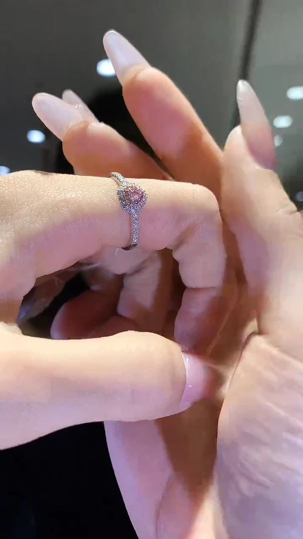 【闪购商品】钻石戒指18K金镶嵌粉钻钻石戒指