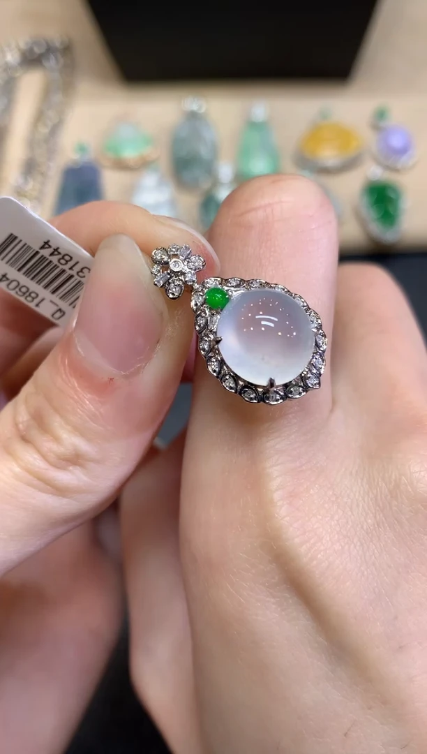 【闪购商品】翡翠颈饰18K金镶嵌蛋面【无服务费】