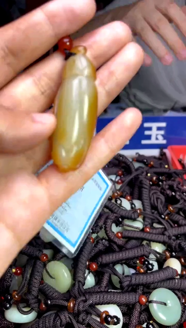 未镶嵌和田玉挂件1