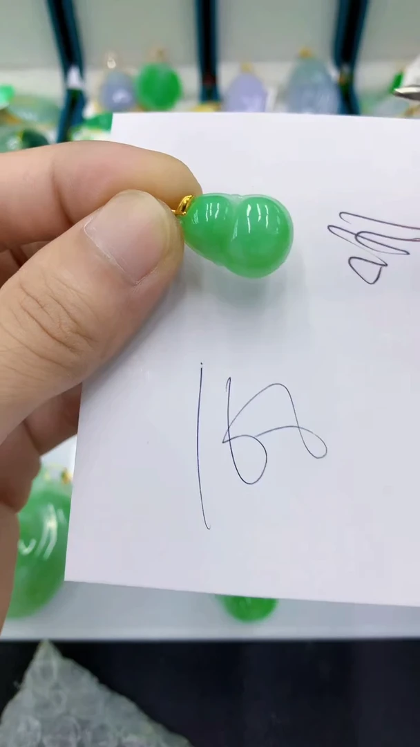 翡翠18K金镶嵌颈饰翡翠