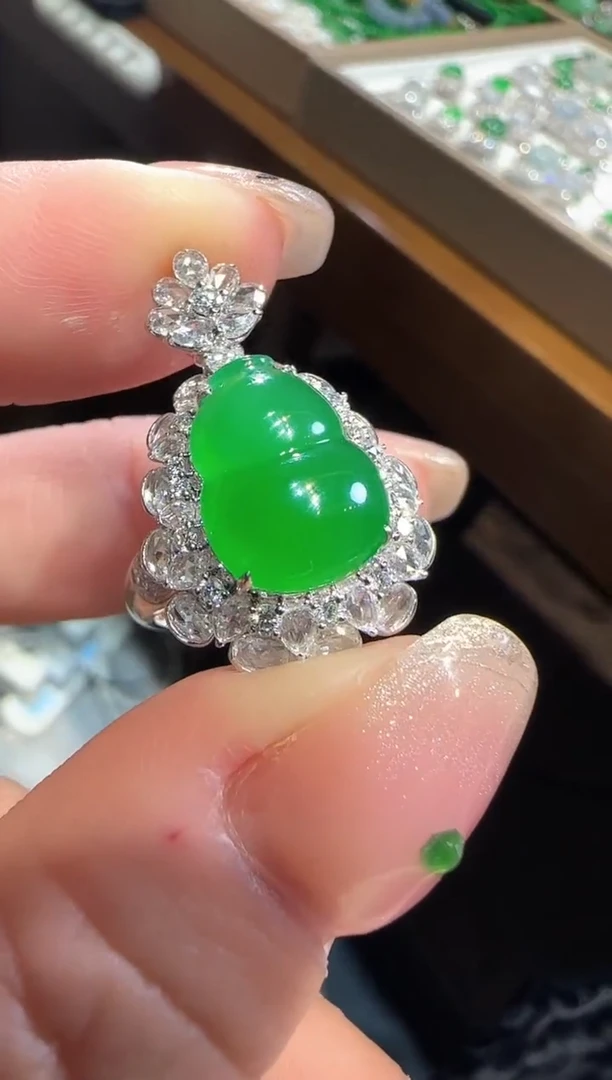 【闪购商品】翡翠颈饰18K金镶嵌葫芦