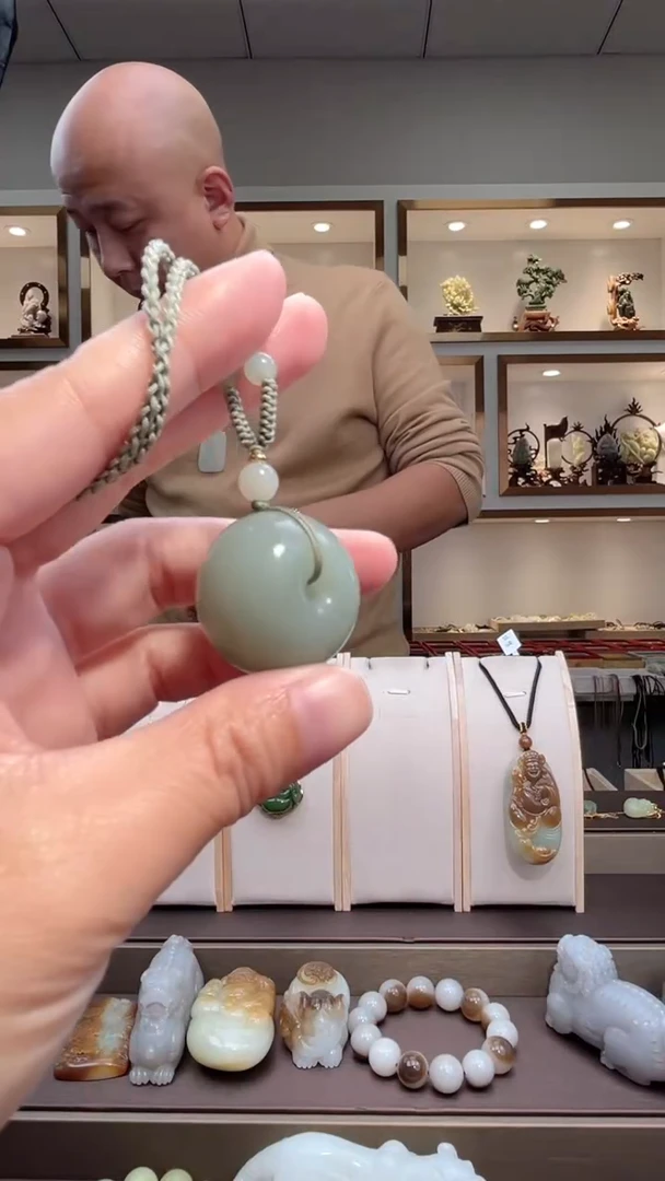 颈饰未镶嵌和田玉苏