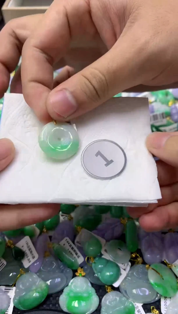 颈饰未镶嵌翡翠天然缅甸翡翠A货