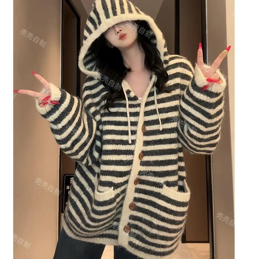 撞色条纹连帽针织开衫女2025秋冬宽松慵懒风遮肉毛衣外套大码上衣