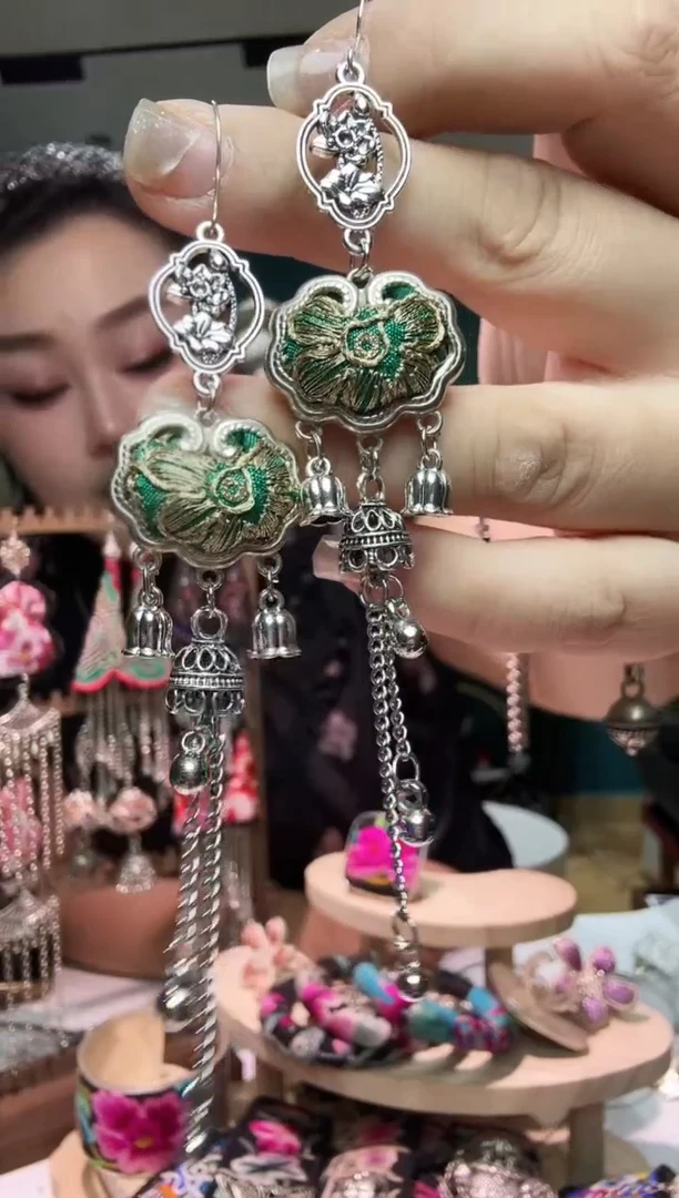 刺绣纯手工苗绣非遗耳环