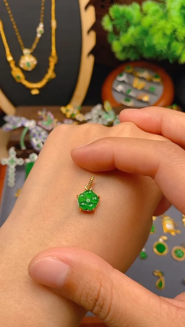 【闪购商品】翡翠吊坠(不含链)银S925镶嵌花花吊坠