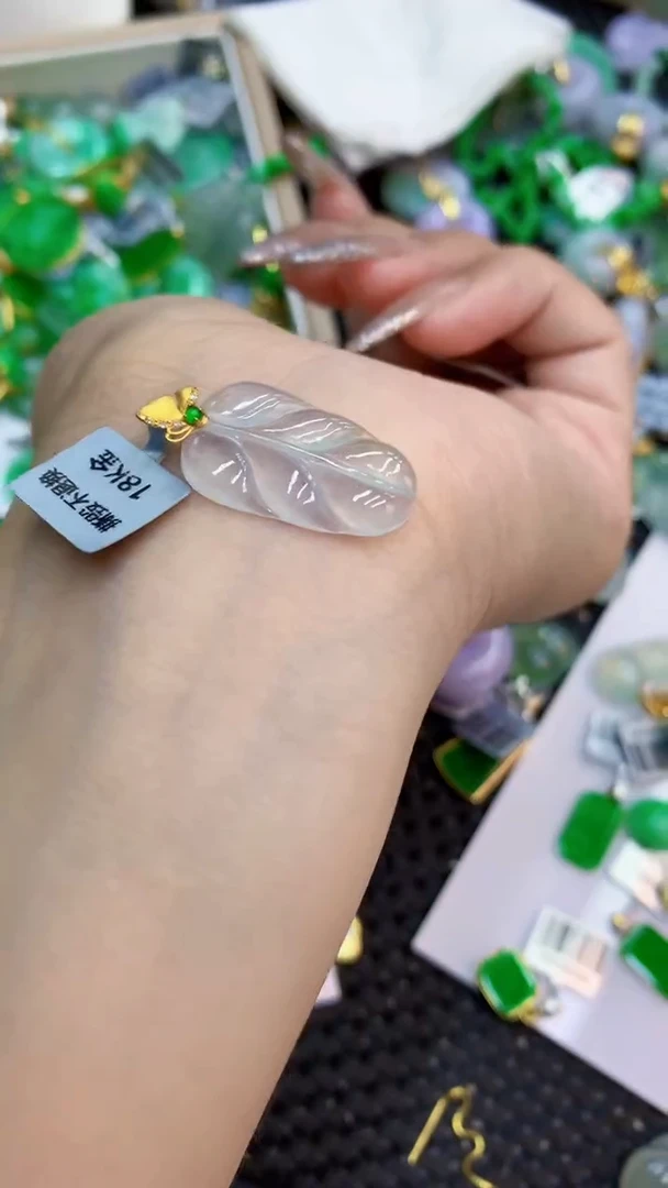 颈饰18K金镶嵌翡翠1