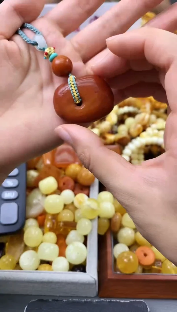 未镶嵌琥珀珠宝奇石40