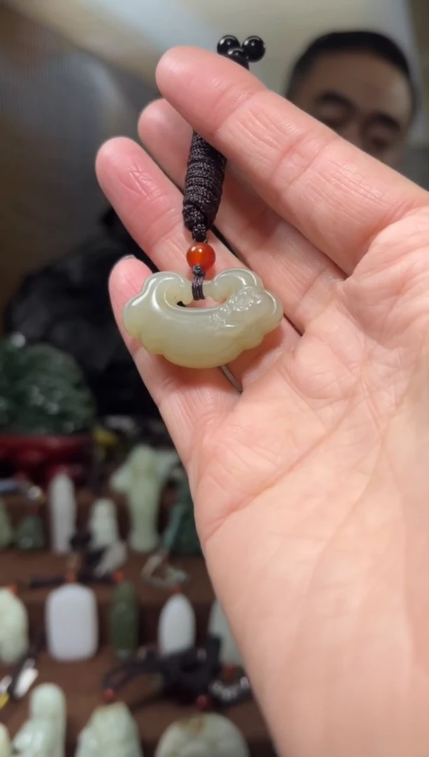 颈饰未镶嵌和田玉.