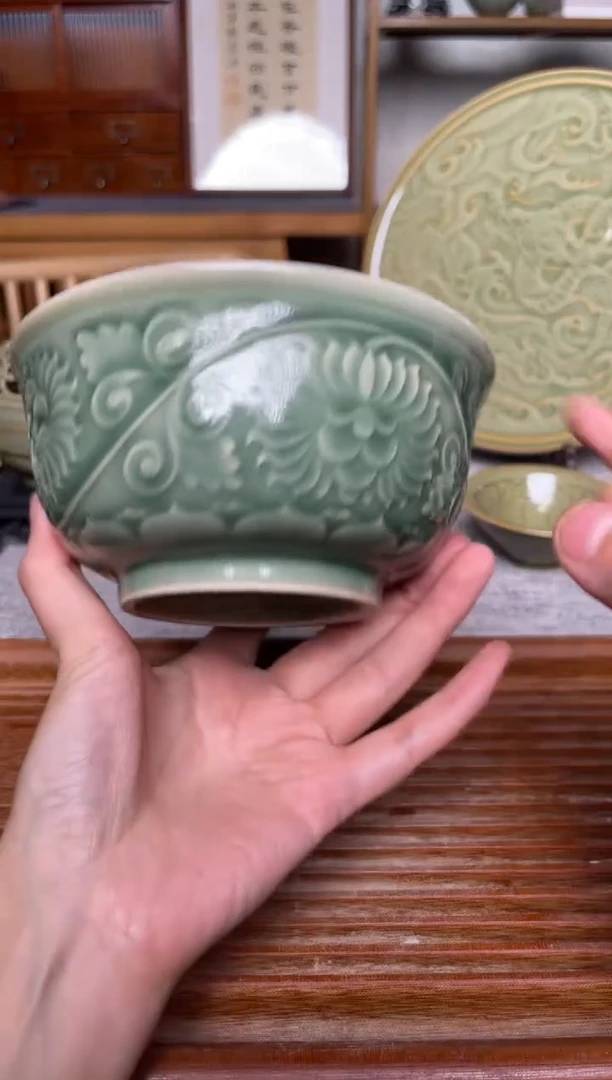 其他青瓷5.5寸牡丹碗1个   微瑕