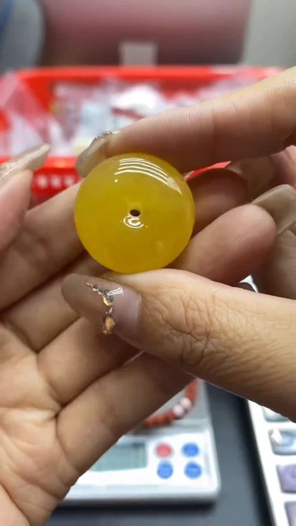 琥珀未镶嵌珠宝奇石375
