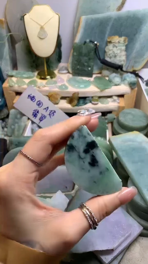 【闪购商品】翡翠挂件未镶嵌缅甸A货翡翠，没有运费险