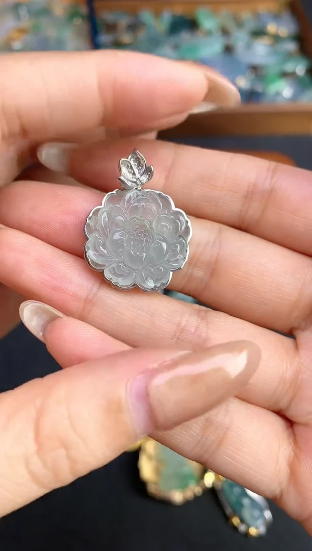 颈饰银S925镶嵌翡翠l***y202211212