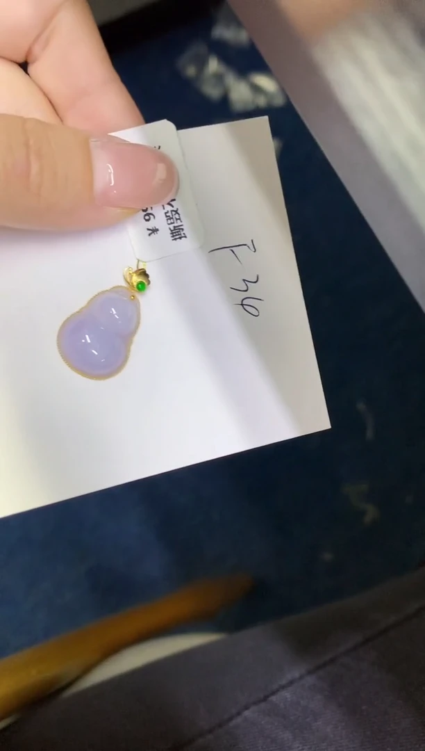 翡翠18K金镶嵌颈饰缅甸天然翡翠A货