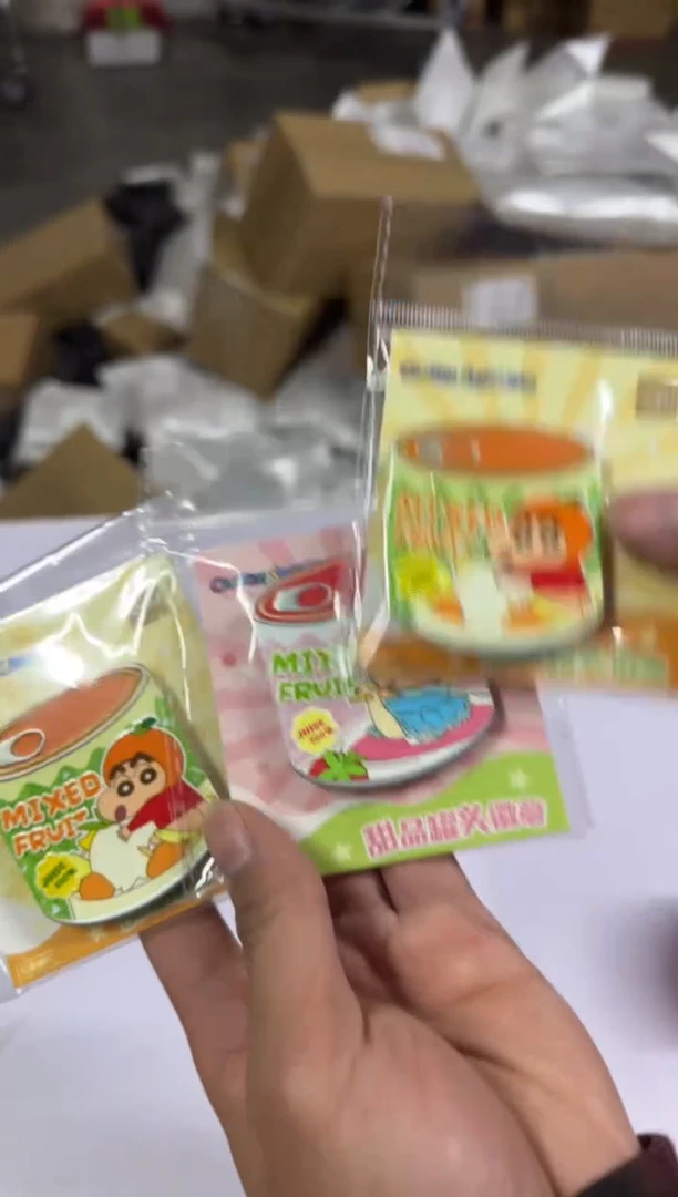 得力LB611蜡笔小新甜品罐头徽章(混)(个)*3个