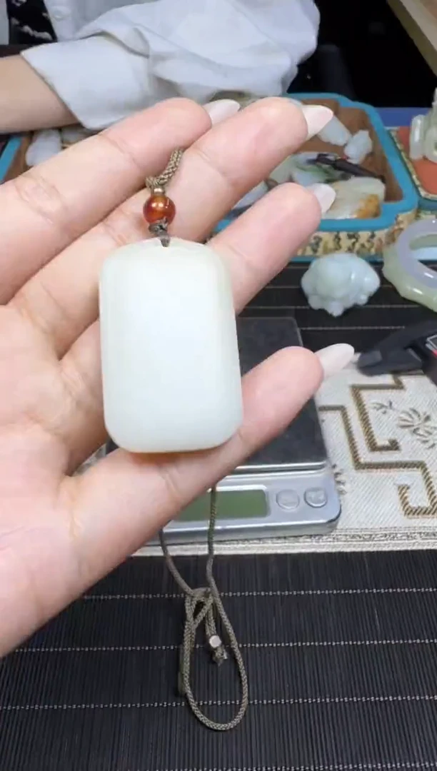 和田玉未镶嵌颈饰1