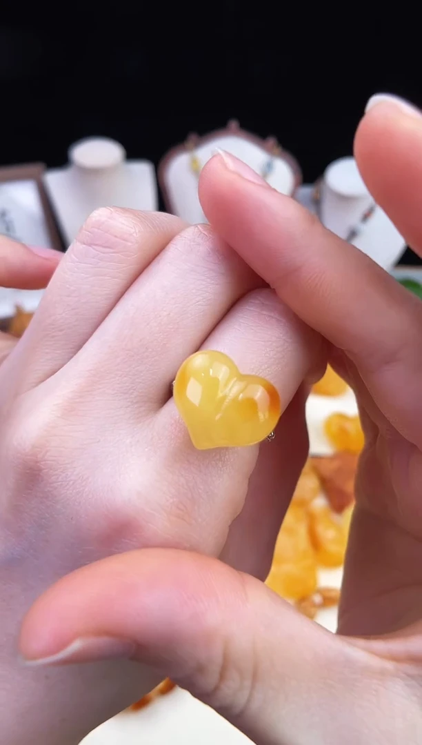 琥珀未镶嵌珠宝奇石柒月