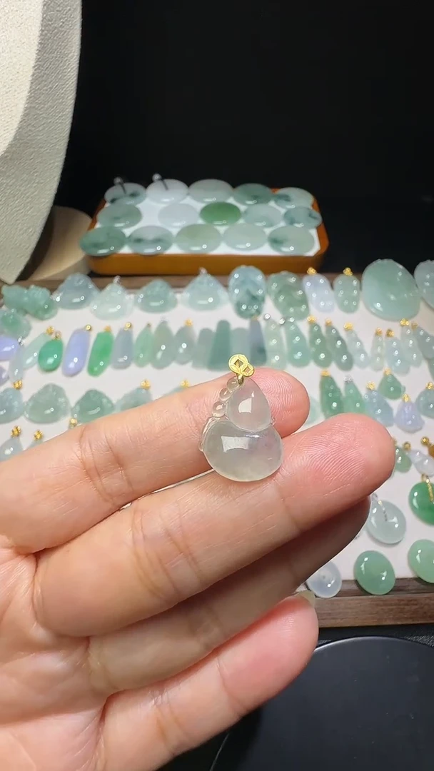 吊坠(不含链)18K金镶嵌翡翠葫芦